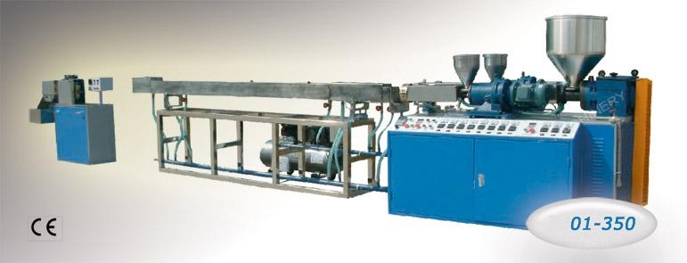Tri-color drinking straw extrusion line